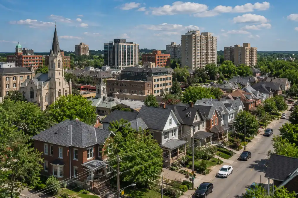 Guelph Real Estate Market Update May 2026 - Vista amplia de la ciudad soleada